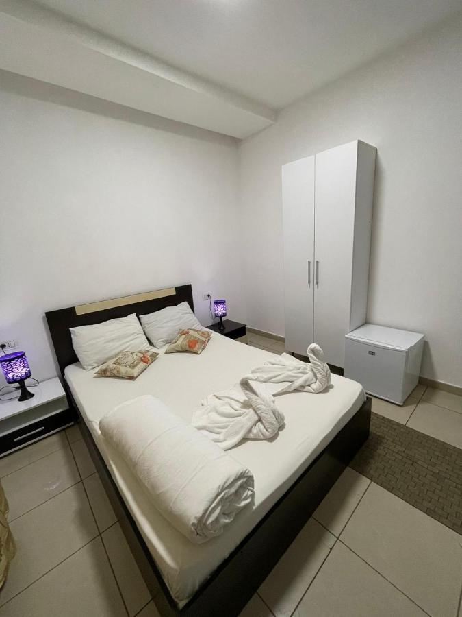 Hostel Tripoli Palace Бухарест Экстерьер фото