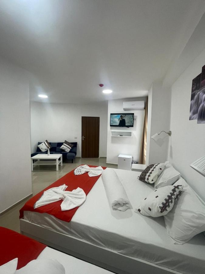 Hostel Tripoli Palace Бухарест Экстерьер фото
