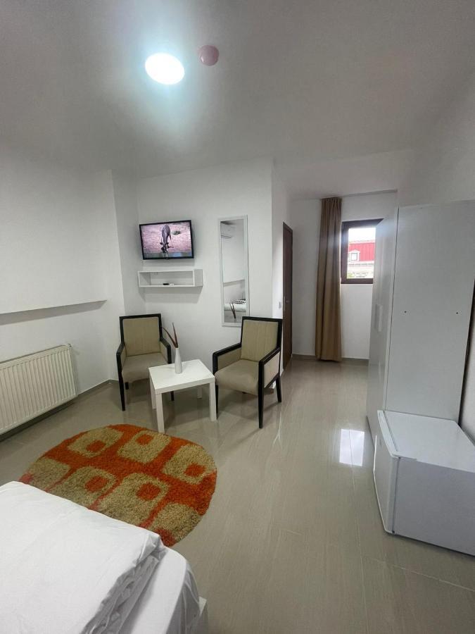 Hostel Tripoli Palace Бухарест Экстерьер фото