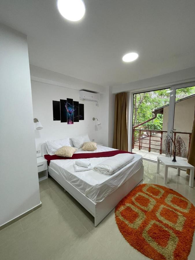 Hostel Tripoli Palace Бухарест Экстерьер фото