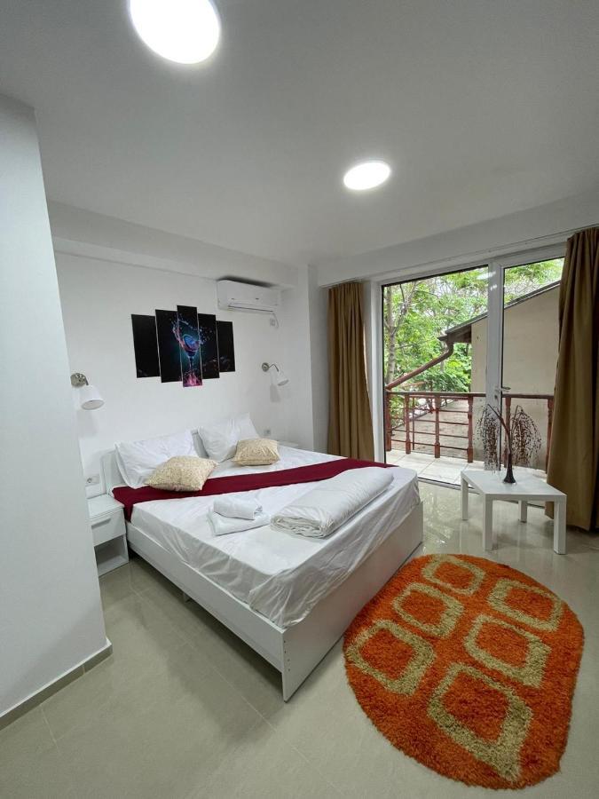 Hostel Tripoli Palace Бухарест Экстерьер фото