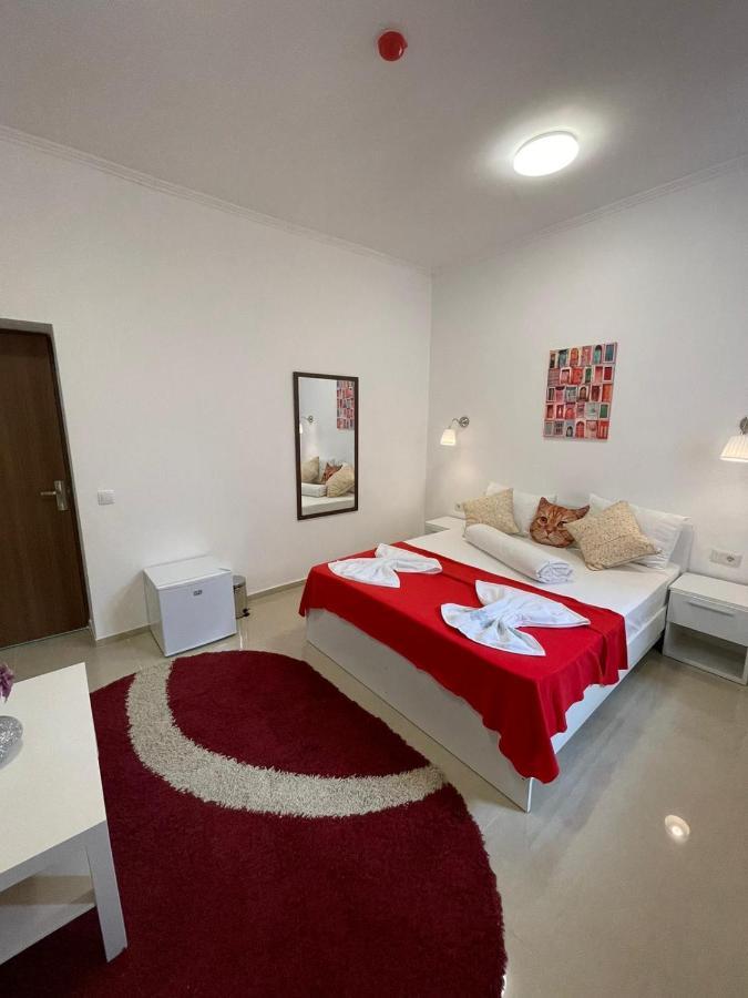 Hostel Tripoli Palace Бухарест Экстерьер фото