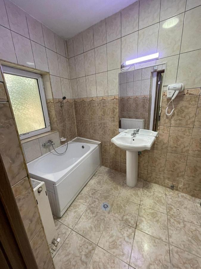 Hostel Tripoli Palace Бухарест Экстерьер фото