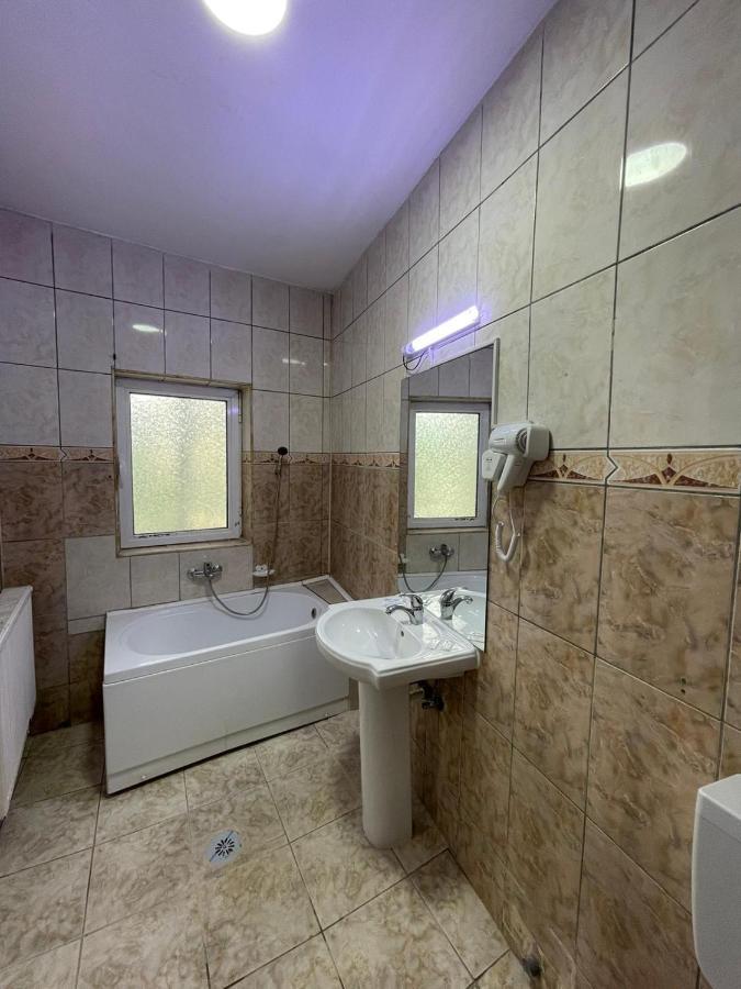 Hostel Tripoli Palace Бухарест Экстерьер фото