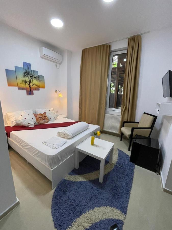 Hostel Tripoli Palace Бухарест Экстерьер фото