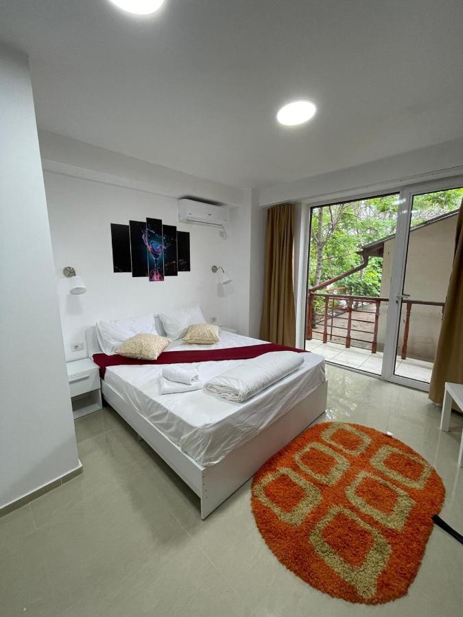 Hostel Tripoli Palace Бухарест Экстерьер фото
