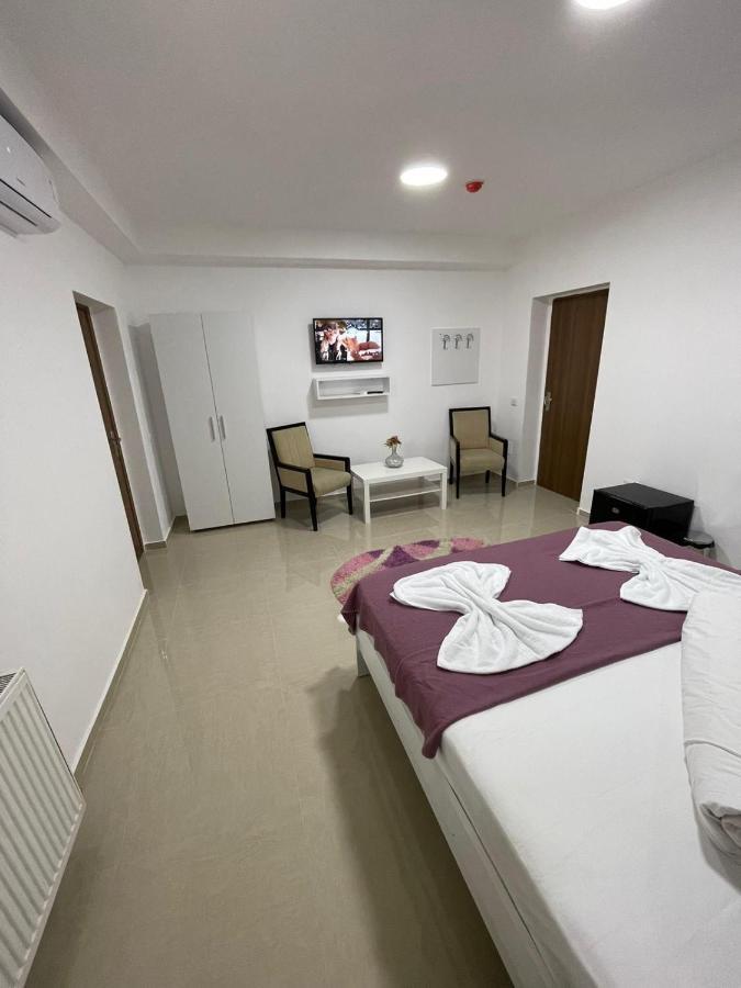 Hostel Tripoli Palace Бухарест Экстерьер фото