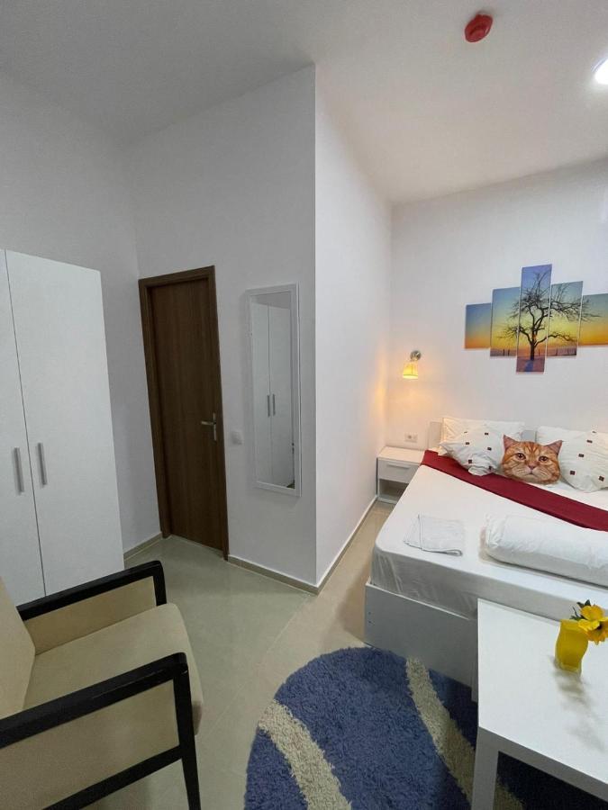 Hostel Tripoli Palace Бухарест Экстерьер фото