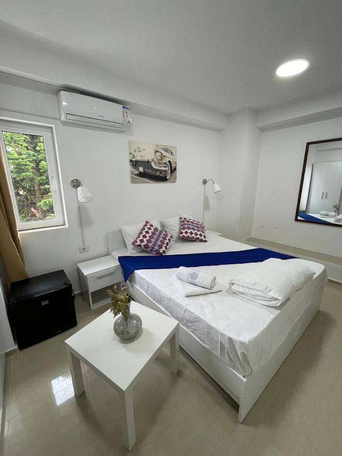 Hostel Tripoli Palace Бухарест Экстерьер фото
