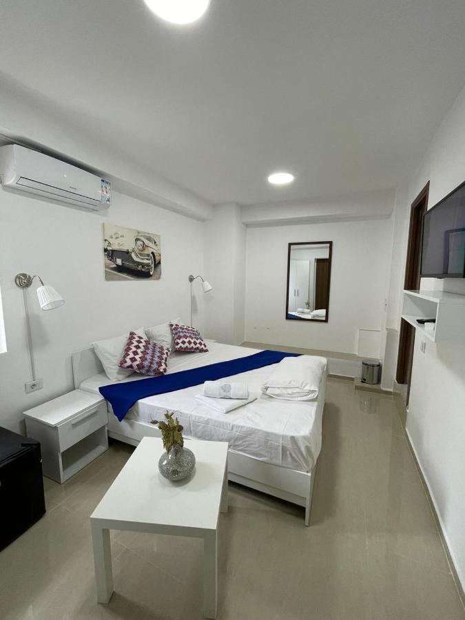 Hostel Tripoli Palace Бухарест Экстерьер фото
