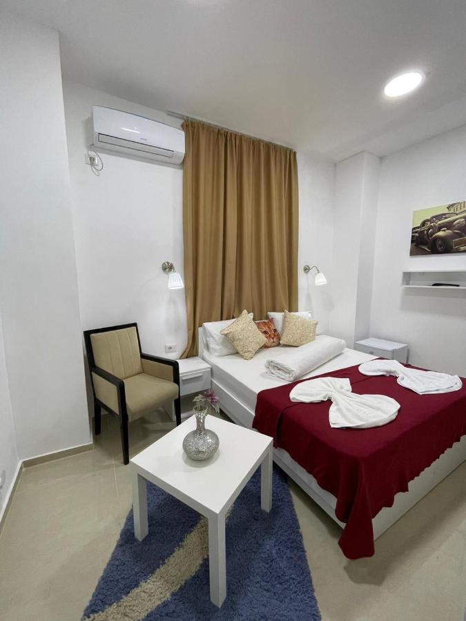 Hostel Tripoli Palace Бухарест Экстерьер фото
