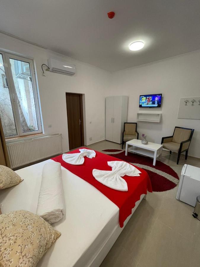 Hostel Tripoli Palace Бухарест Экстерьер фото