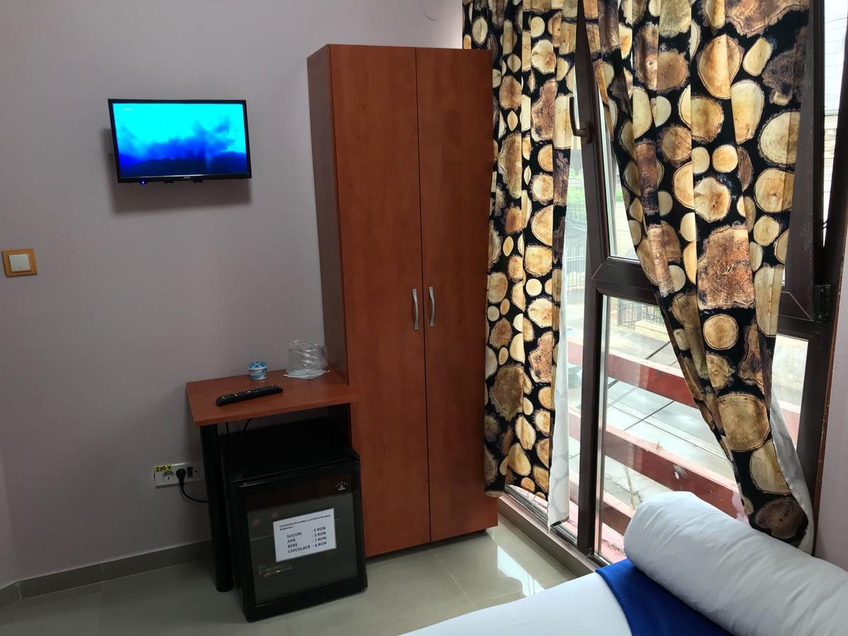 Hostel Tripoli Palace Бухарест Экстерьер фото
