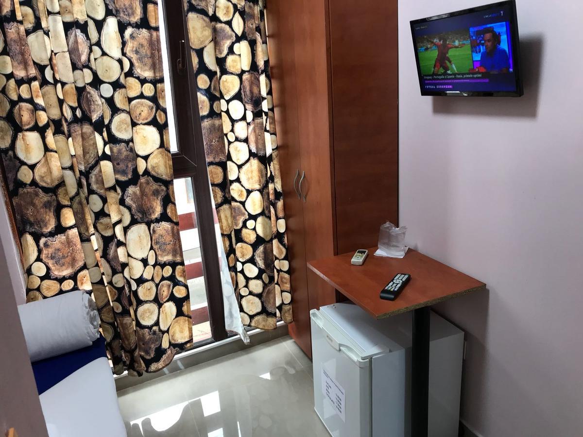 Hostel Tripoli Palace Бухарест Экстерьер фото