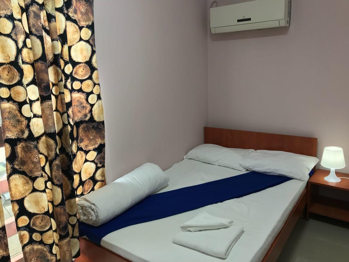 Hostel Tripoli Palace Бухарест Экстерьер фото