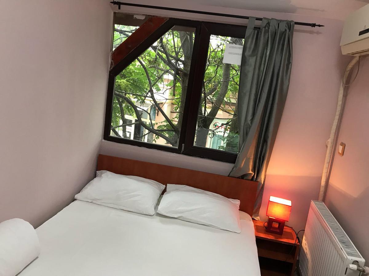 Hostel Tripoli Palace Бухарест Экстерьер фото
