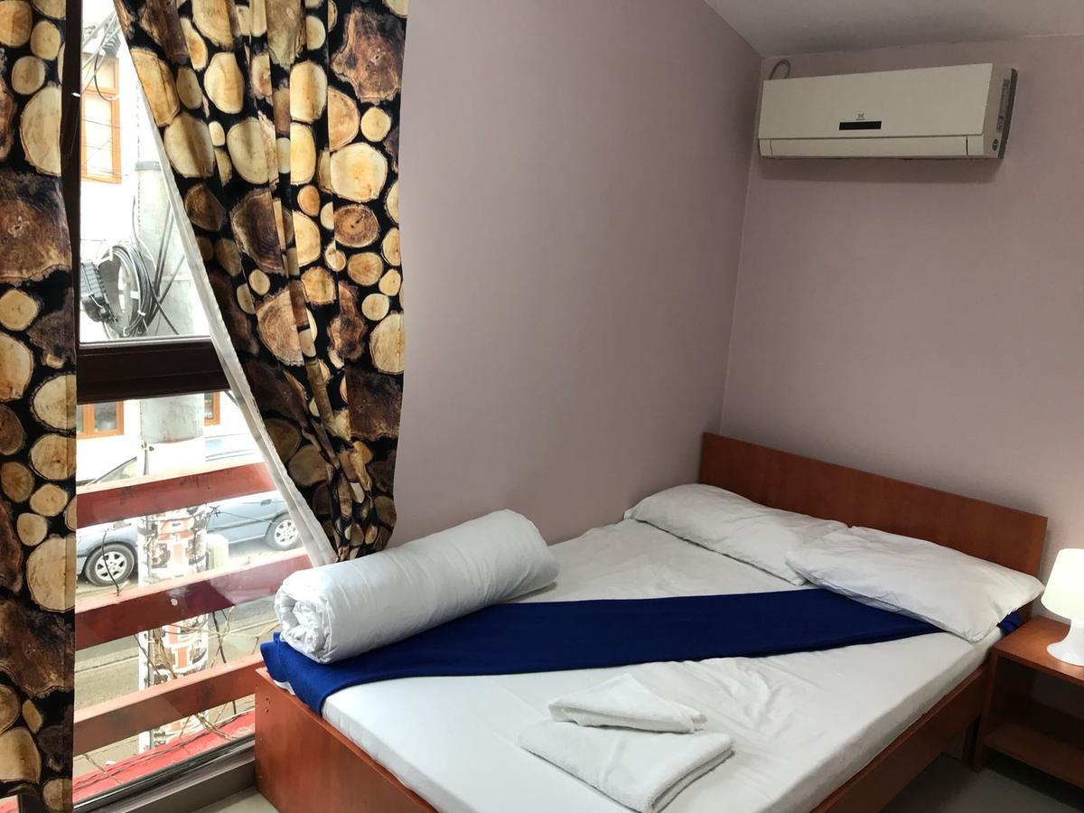 Hostel Tripoli Palace Бухарест Экстерьер фото