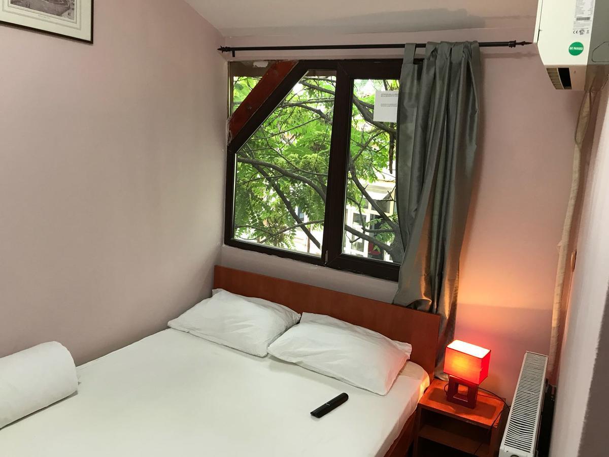 Hostel Tripoli Palace Бухарест Экстерьер фото