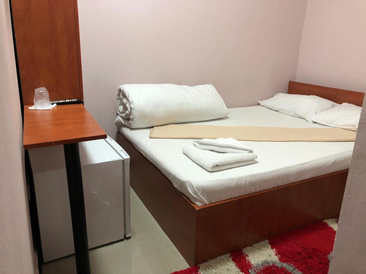 Hostel Tripoli Palace Бухарест Экстерьер фото
