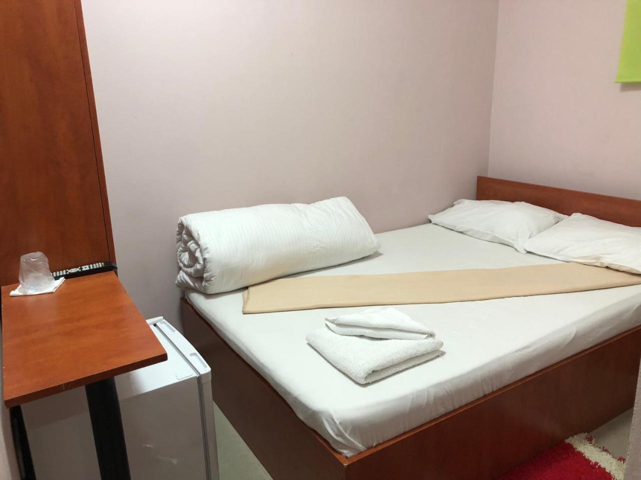 Hostel Tripoli Palace Бухарест Экстерьер фото